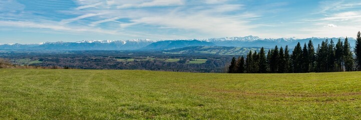 Fototapeta na wymiar Alpenpanorama vom Hoher Peißenberg