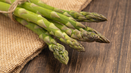 新鮮なグリーンアスパラガス