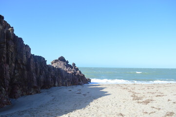 Fototapeta na wymiar playa y rocas