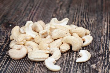 Fototapeta na wymiar peeled cashew nuts close-up on the table