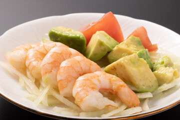 海老とアボカドのサラダ