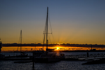 Fototapeta na wymiar sunrise at the marina