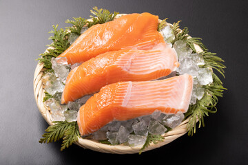 宮城県産　生銀サケ　(養殖)