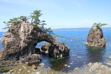 能登半島の風景、奇岩。機具岩（はたごいわ）。
