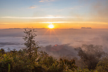 Naklejka premium Morning Foggy mountain with orange color sky