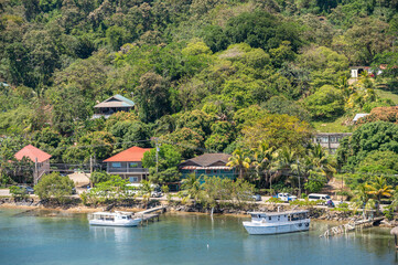 Fototapeta na wymiar Views of beautiful Honduran town on the shores of Roatan where the cruise port is located.