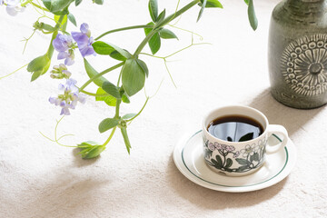 北欧のビンテージの花器と食器