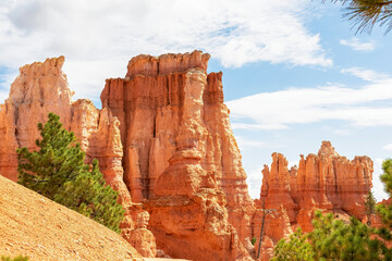 Fototapeta premium Peekaboo hiking trail with scenic view of massive steep hoodoo sandstone rock formation towers in Bryce Canyon National Park, Utah, USA. Barren desert landscape in natural amphitheatre in summer