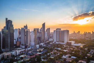 Obraz premium skyline of makati in metro manila, philippines at sunset