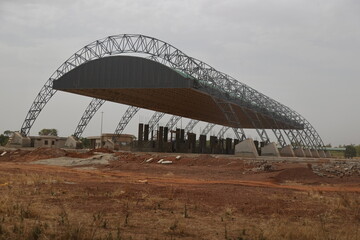 Fototapeta na wymiar un péage moderne du Burkina faso en construction