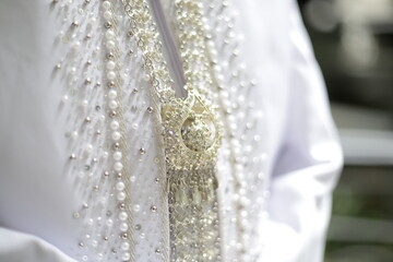 brooch that adorns the groom's dress