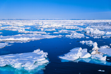 Drift ice in the Arctic ocean outside Svalbard © Lars Johansson