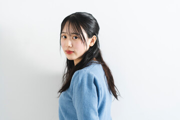 Fototapeta premium 爽やかな若い女性