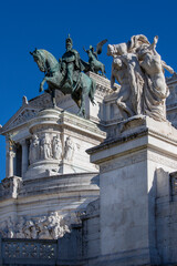 Obraz premium Victor Emmanuel II Monument, Quadriga of Unity at the top of Propylaea and sculptural group The Sacrifice, Rome, Italy.