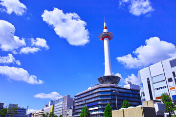 Obraz premium 日中の京都駅北口から見た風景 