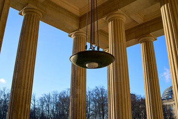Brandenburger Tor gate in central Berlin, Germany © Adrian Solumsmo