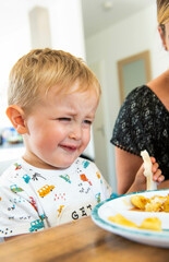 enfant refusant de manger