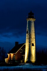 Fototapeta premium Vertical shot of a beautiful lighthouse in Tawas Point State Park, USA