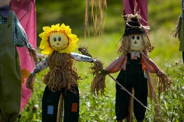 Obraz premium Little scarecrows in a garden