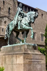 Papier Peint photo Monument historique Horseman knight statue in old Barcelona, Catalunia, Spain