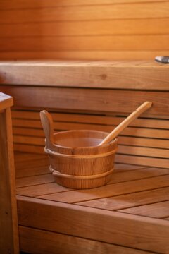 Wooden sauna backet with handle