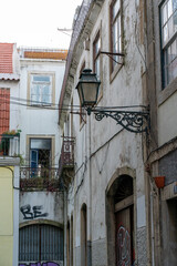 Fototapeta na wymiar Old building with street lamp in Lisbon