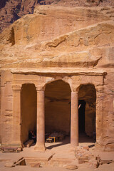 Petra w Jordanii. Ruiny starożytnego miasta w skale. © rogozinski