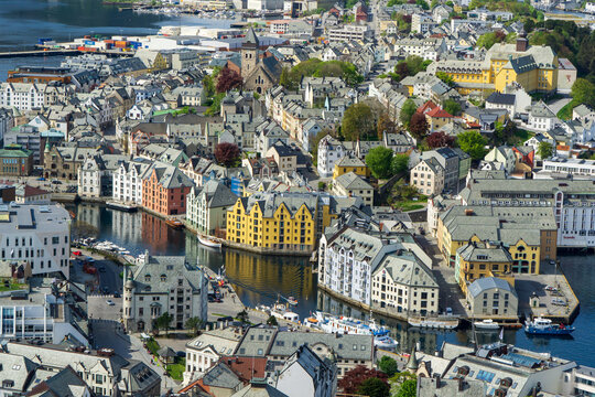 &Aring;lesund