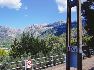 マヨルカ島　木造列車の車窓からの風景