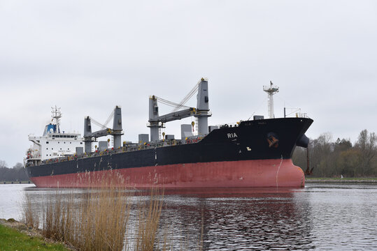 Frachter Ria im Nord-Ostsee-Kanal 