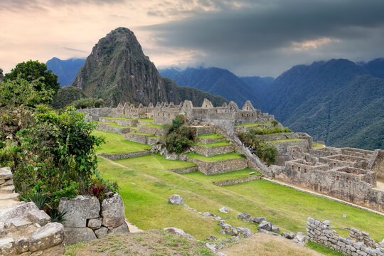 Machu Picchu, UNESCO World Heritage Site, ruined city of the Incas with Mount Huayana Picchu, Andes Cordillera, Urubamba province, Cusco, Peru
