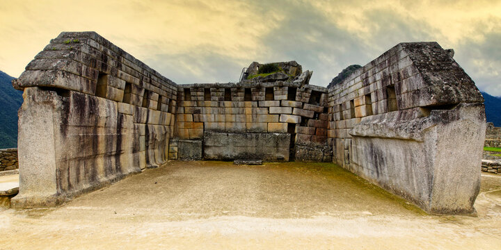 Machu Picchu, UNESCO World Heritage Site, ruined city of the Incas, Andes Cordillera, Urubamba province, Cusco, Peru