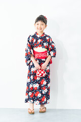 浴衣を着た日本人の女の子