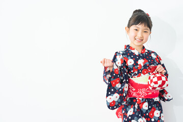 浴衣を着た日本人の女の子