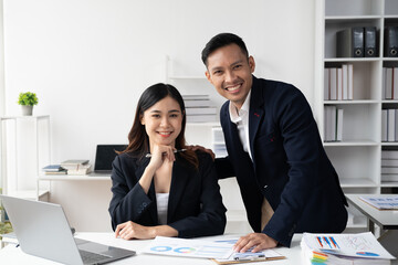 Portrait of happy smiling Asian business team working togerther in the company office.