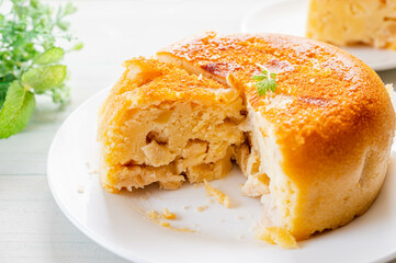 たっぷりりんごのしっとりヨーグルトケーキ