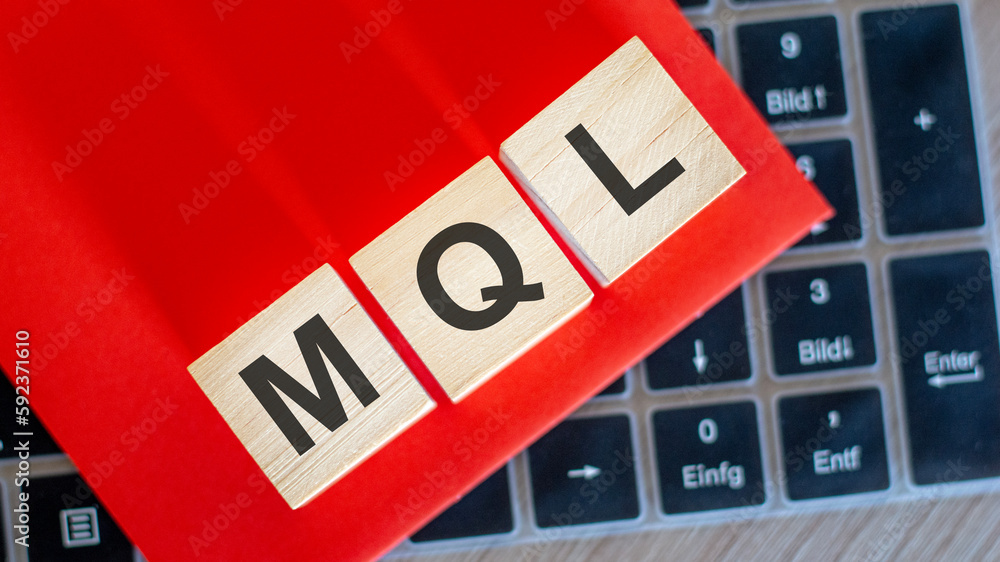 Poster on keyboard notebook cubes with the inscription - mql, red paper on background
