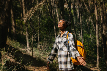Obraz premium African girl in forest