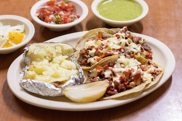 Orden de tacos al pastor con queso y papa asada 