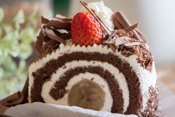 イチゴチョコレートロールケーキ 