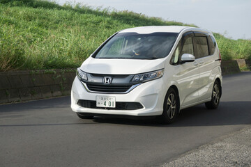 ワンボックスカー ミニバン 道路走行