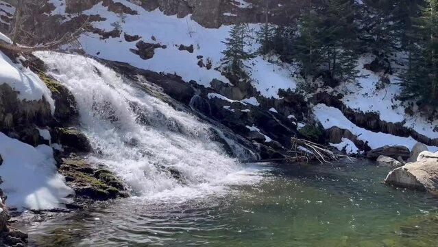 Cascada de agua en el Valle de Benasque