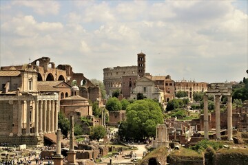Obraz premium view of the ancient Forum Romanum and the Colosseum in Rome, Italy