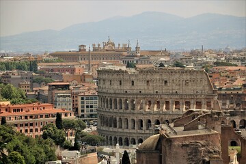 Fototapeta na wymiar view of the Colosseum in Rome, Italy