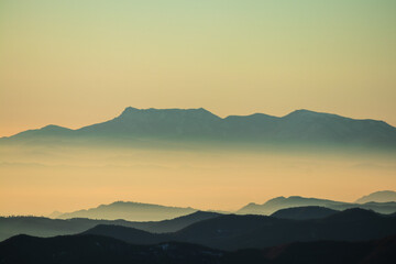 Montañas de la sierra del PrePirineo en la comarca del bergueda. Caralunya, España