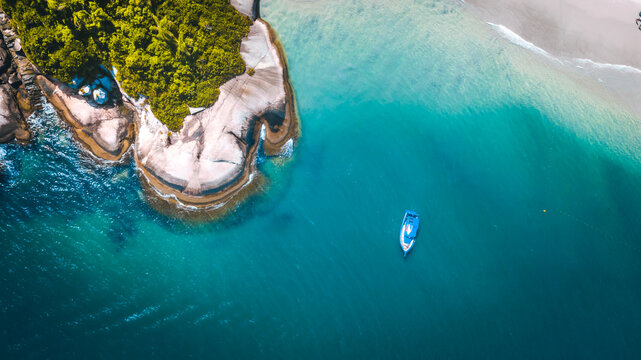 Ilhas Tropicais Natureza Mar Oceano Atl&acirc;ntico Floresta Mata Atl&acirc;ntica Palmeiras &Aacute;rvores Peixes Barcos Florian&oacute;polis Santa Catarina Arvoredo Campeche C&eacute;u Mar&iacute;timo Mergulho F&eacute;rias Viagem Viajar Brasil 
