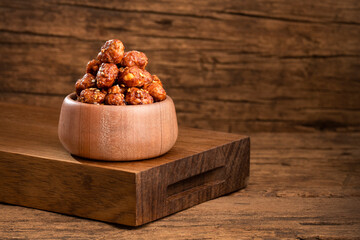 Caramelized roasted peanut with sesame seeds - Arachis hypogaea