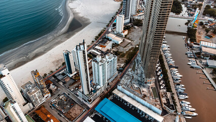 Cidade Litoral Balneário Camboriú BC SC Santa Catarina Prédios Altos Construtoras Arranha Céu...