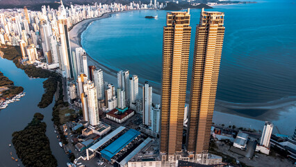 Cidade Litoral Balneário Camboriú BC SC Santa Catarina Prédios Altos Construtoras Arranha Céu...