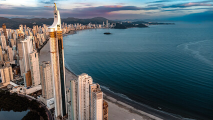 Cidade Litoral Balneário Camboriú BC SC Santa Catarina Prédios Altos Construtoras Arranha Céu...